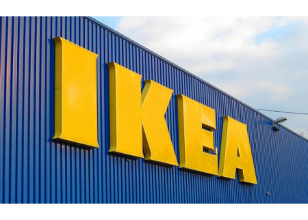 IKEA nameštaj u Parizu, ali u metrou umesto klupa