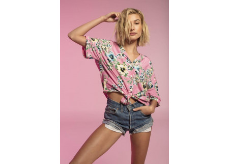 HAILEY BIEBER U LEVI’S 501