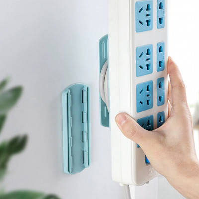 Samolepljivi nosač za produžni kabl i adaptere