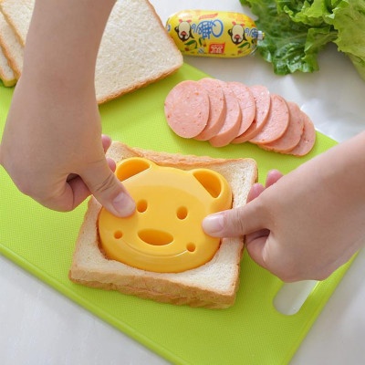 Tost rezač hleba-sendviča u obliku mede