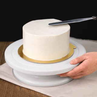 Neklizajući rotacioni stalak za torte