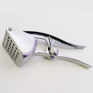Garlic press - metalna presa za beli luk
