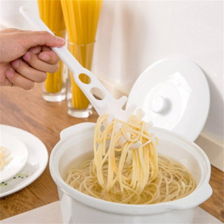 Specijalna kašika za posluživanje špageta