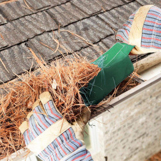 Ergonomska lopatica za efikasno čišćenje oluka