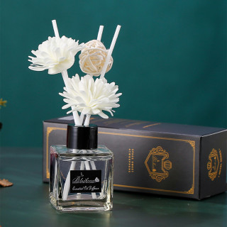 Mirisni osveživač sa cvetnim štapicima od ratana