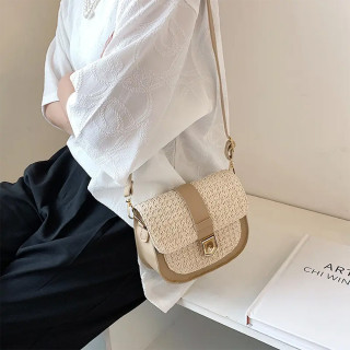 Pletena mini torbica boho izgleda