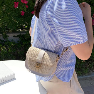 Pletena mini torbica boho izgleda