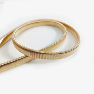 Zlatni elastični kaiš sa dekorativnom kopčom u obliku lista