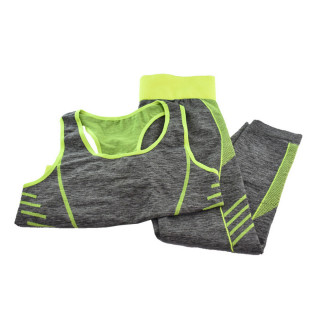 Yoga wear - sportski komplet koji oblikuje figuru