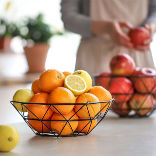 Geometrijska mrežasta činija za voće u crnoj boji