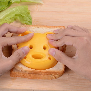Tost rezač hleba-sendviča u obliku mede