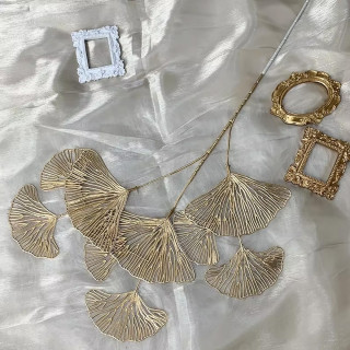 Golden Ginko - dekorativna biljka u zlatnoj boji