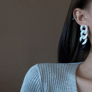 Black and White - moderne minđuše u boho stilu