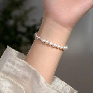 Silver and pearls - narukvica sa bisernim i srebrnim nizom