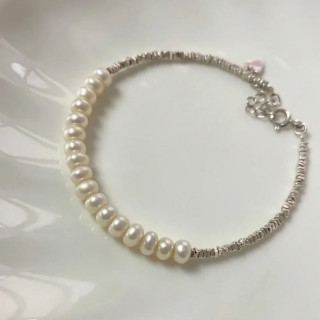 Silver and pearls - narukvica sa bisernim i srebrnim nizom