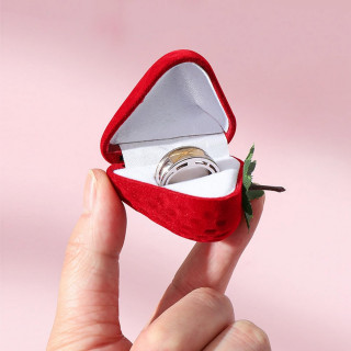 Marry me - kutija za prsten u obliku jagode