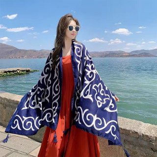 BLUE WAWES SCARF - Ešarpa u plavoj boji sa belim motivima