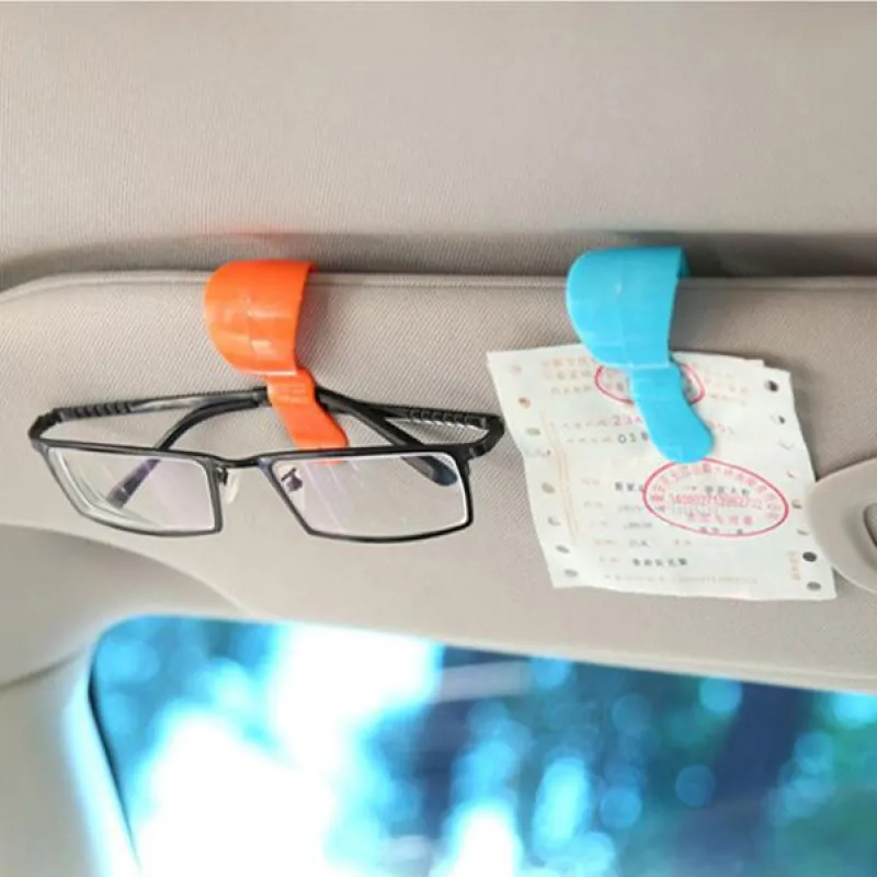 Plastična klipsa za držanje naočara u autu