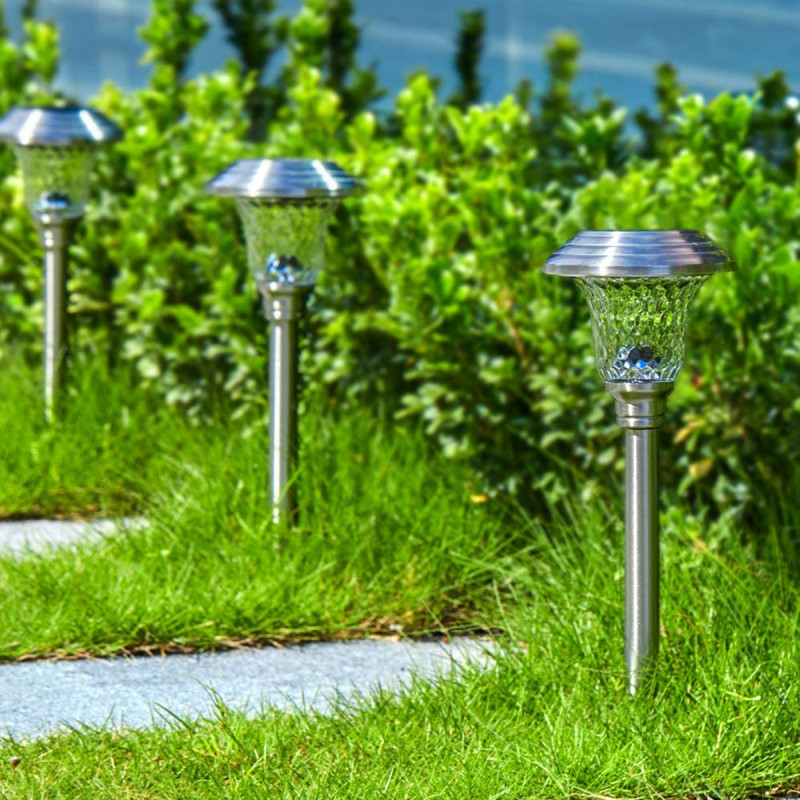 Dvorišna solarna lampa sa jakim zracima
