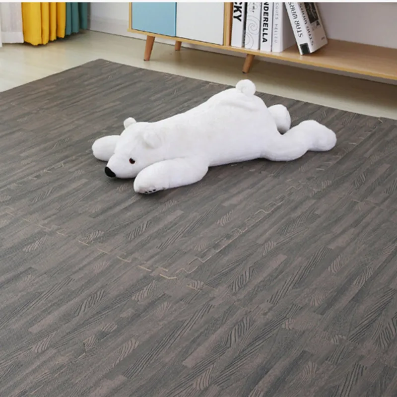 Mekani pod od puzli - imitacija parketa u boji sivog drveta 30x30