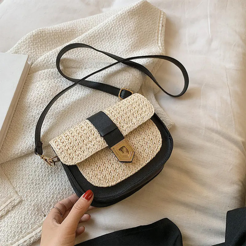 Pletena mini torbica boho izgleda