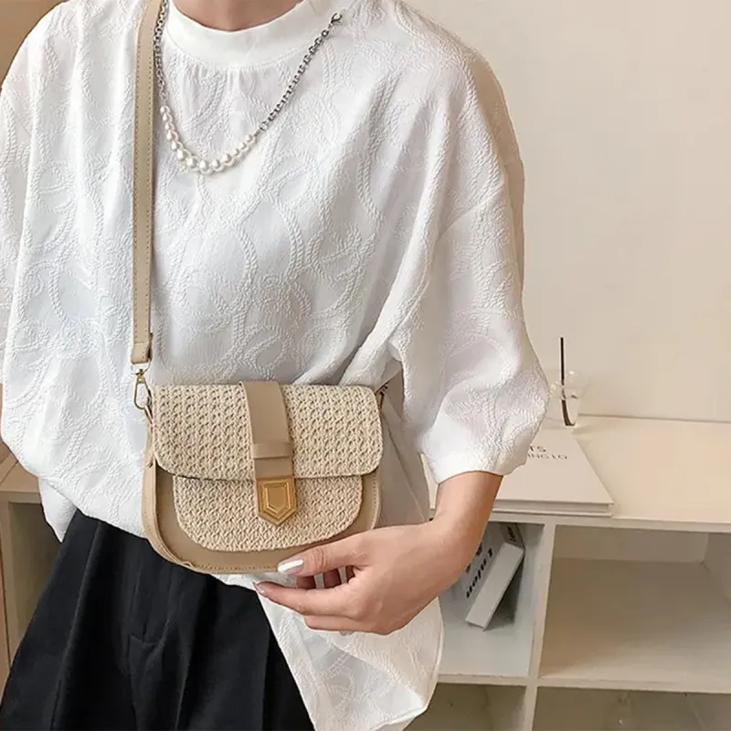 Pletena mini torbica boho izgleda