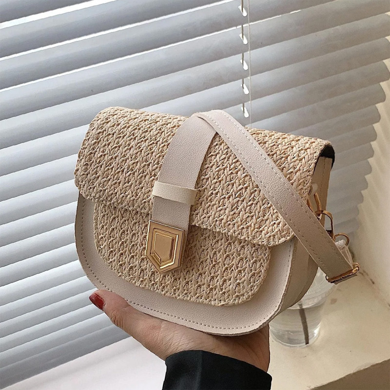 Pletena mini torbica boho izgleda
