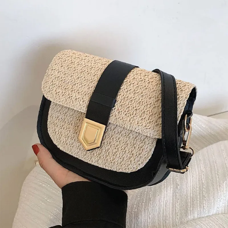 Pletena mini torbica boho izgleda