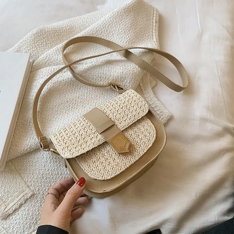 Pletena mini torbica boho izgleda