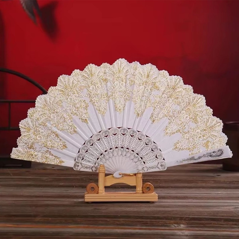 Elegantna bela lepeza - osveženje protiv letnje vreline