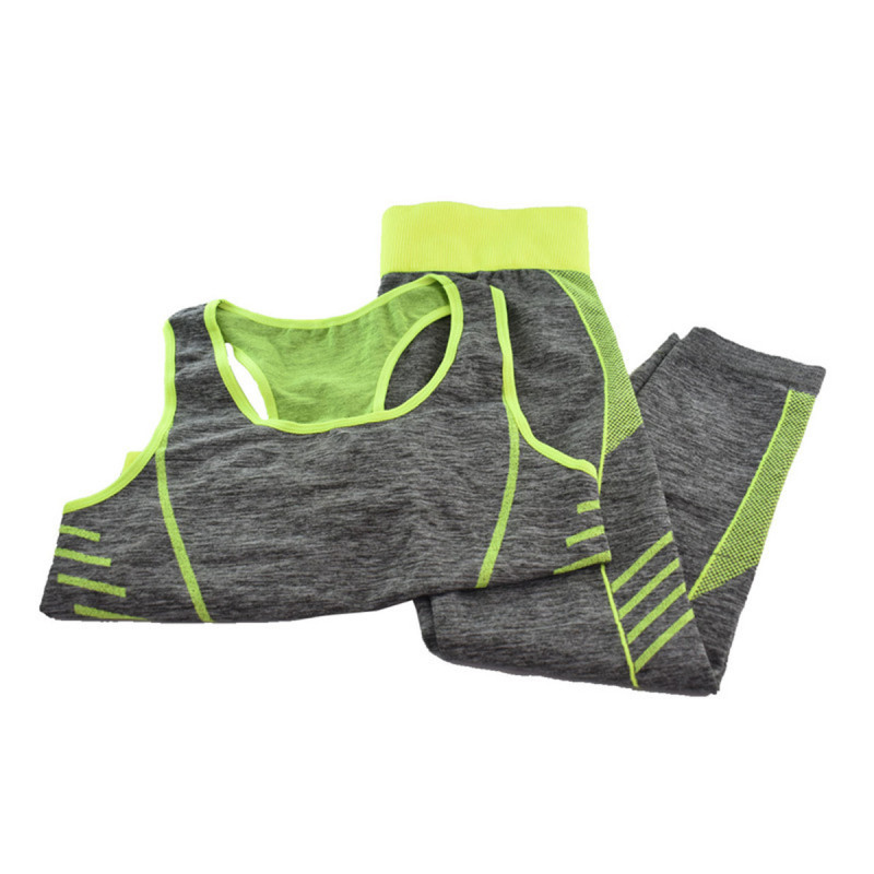 Yoga wear - sportski komplet koji oblikuje figuru