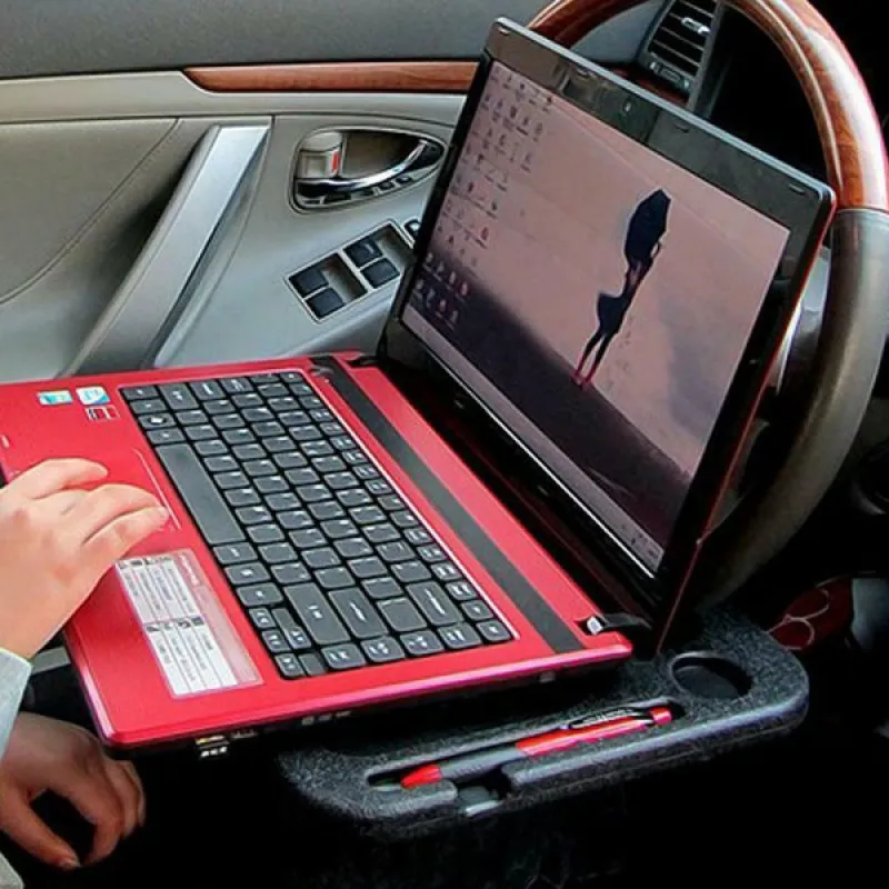 Višenamenski stočić za upravljač automobila