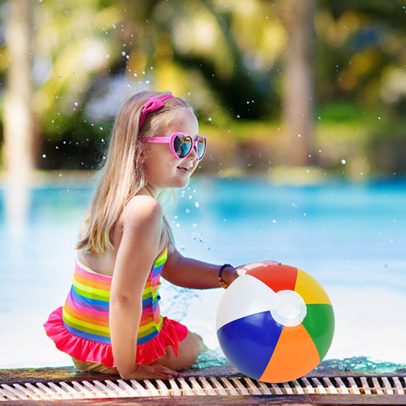 Šarena lopta za zabavu na plaži