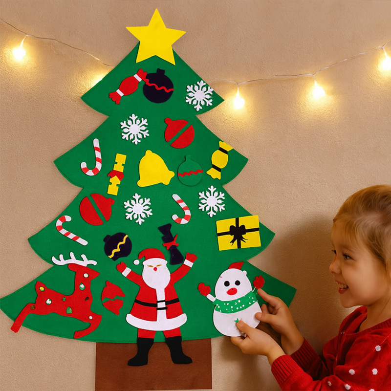 Novogodišnja jelka od filca sa ukrasima