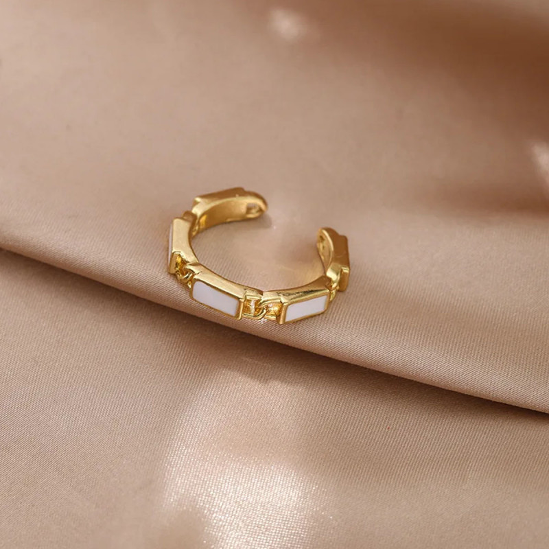 Golden Radiance – Prsten u zlatnoj boji sa belim kamenom