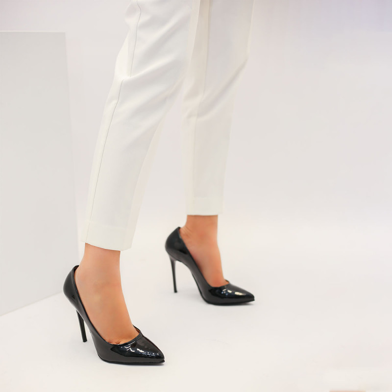 Ženska crna lakovana elegantna cipela-salonka sa tanjom petom 1700 BLK LAK