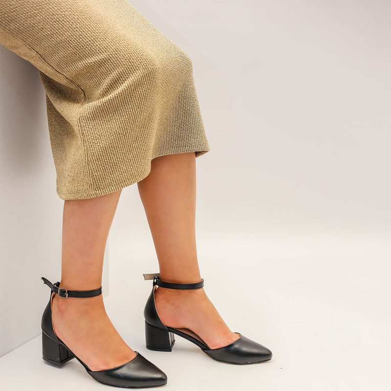 Ženske crne sandale sa zatvorenim prstima i nižom štiklom CEMAY-101 BLK