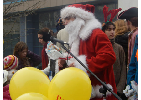 Dečja manifestacija pod nazivom “Dođi, dođi deda mraze”, u organizaciji Persu marketa