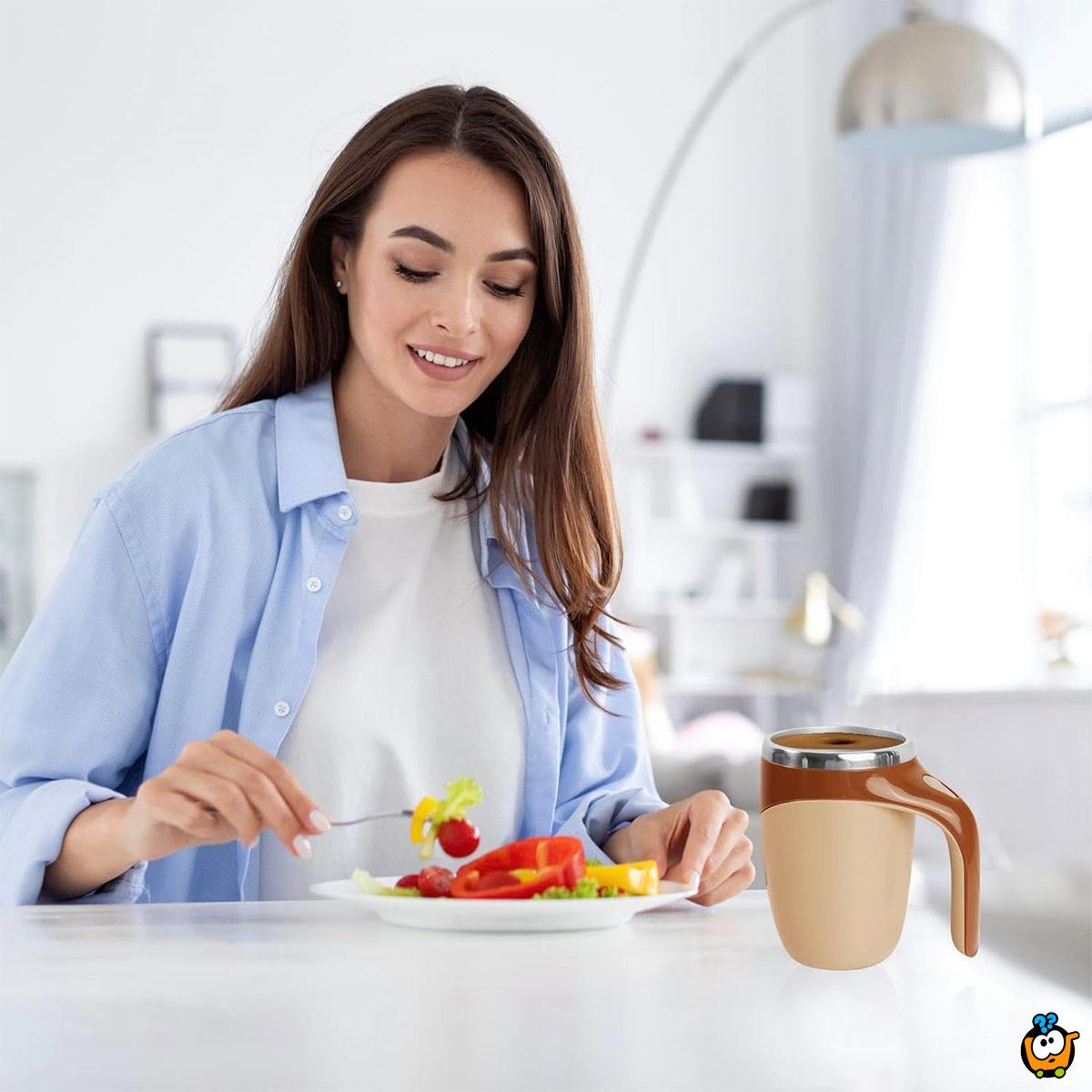 Šolja koja sama meša kafu