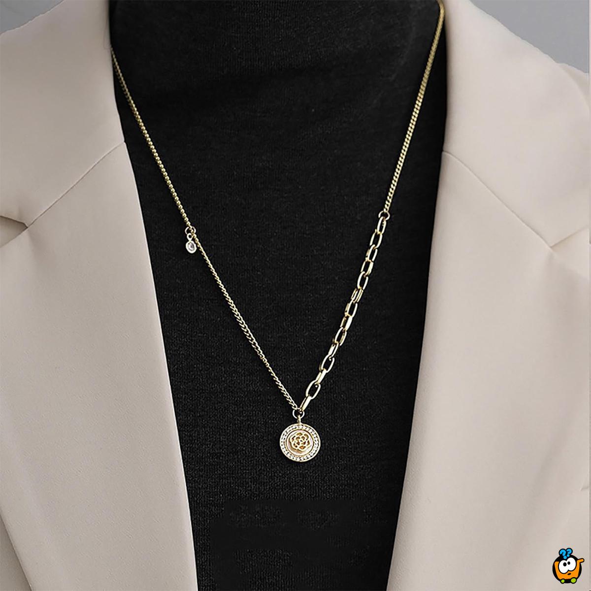 Elegantna ogrlica sa medaljonom u zlatnoj boji