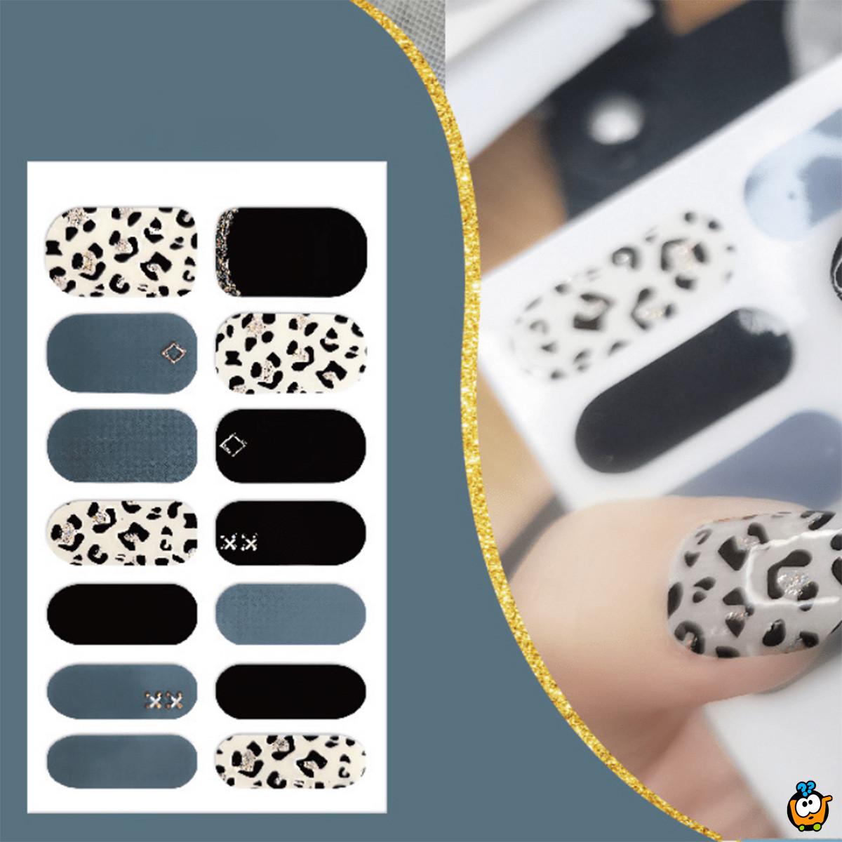 Ukrasne nalepnice za nokte u sivo plavoj boji sa leopard printom