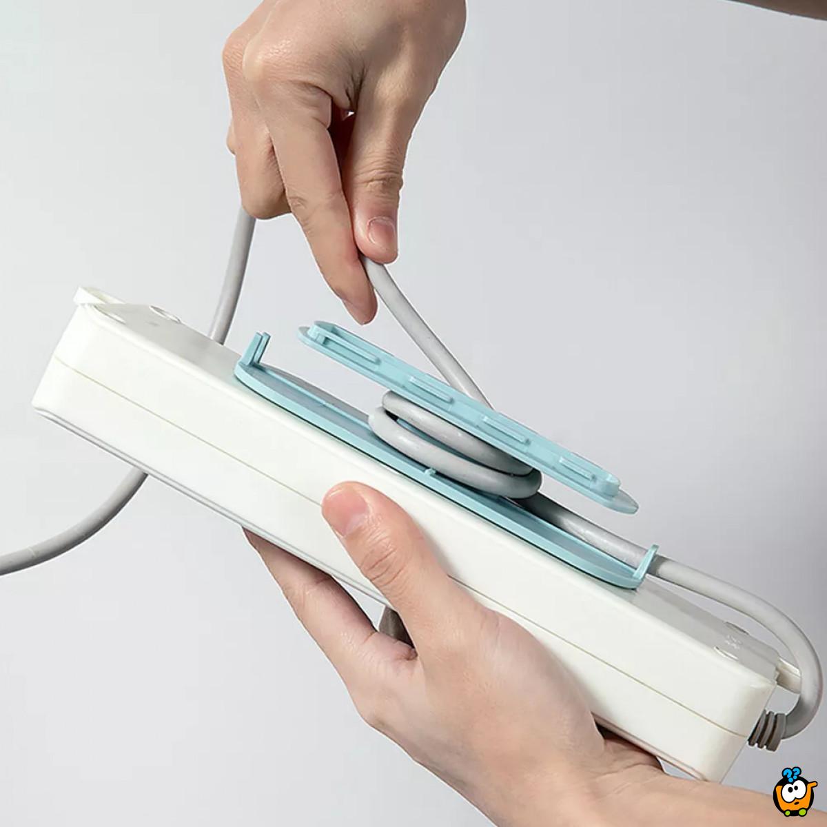 Samolepljivi nosač za produžni kabl i adaptere