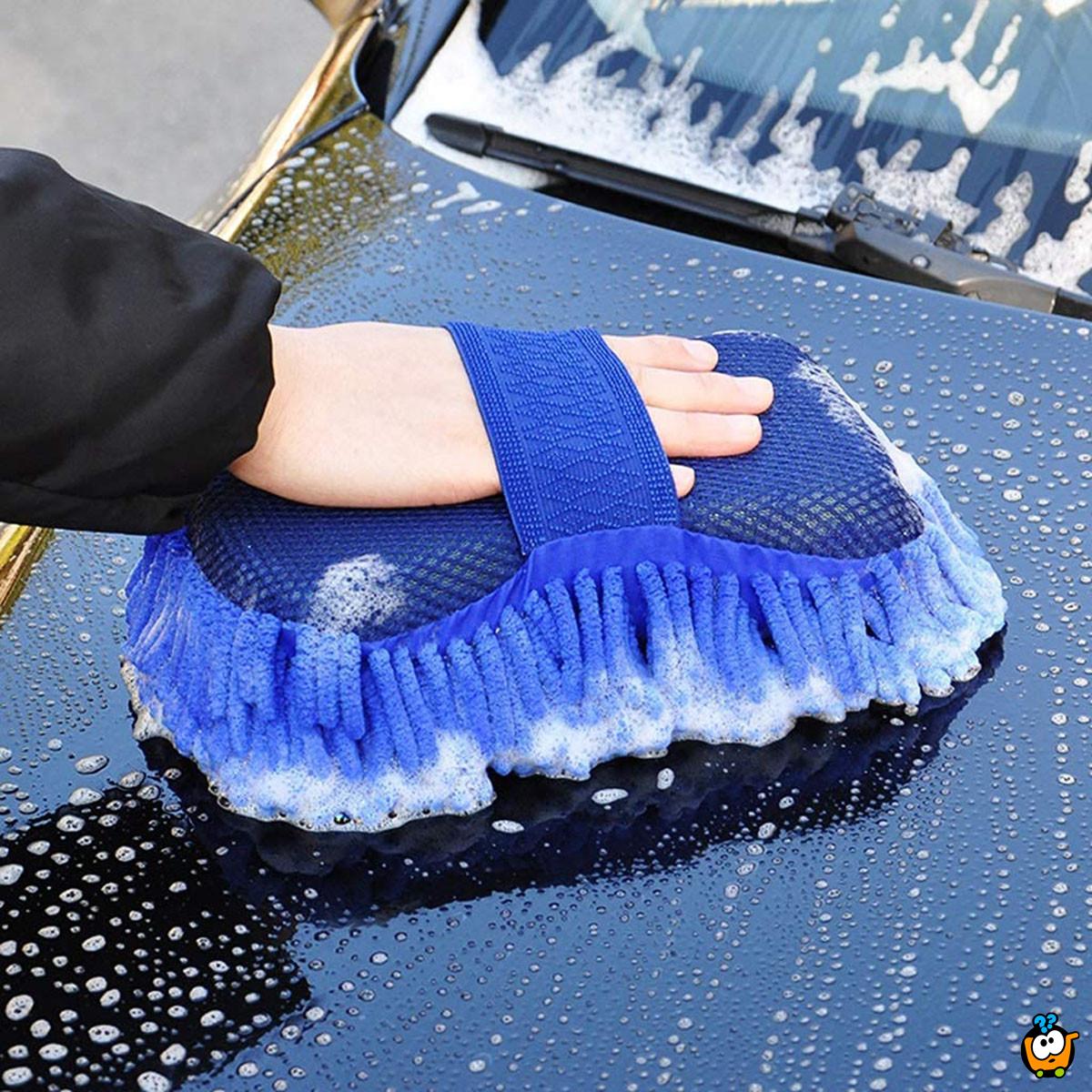 Sunđer-četka sa mikrovlaknima za efikasno pranje automobila