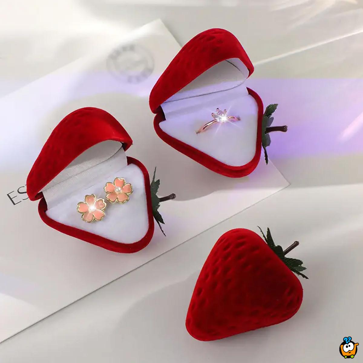 Marry me - kutija za prsten u obliku jagode