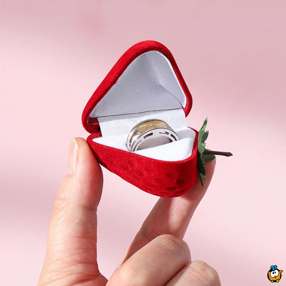 Marry me - kutija za prsten u obliku jagode