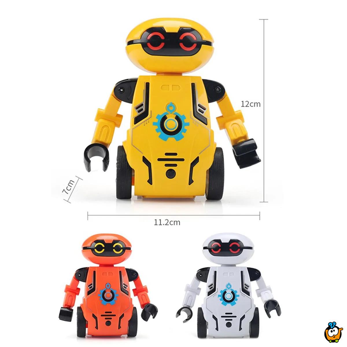 Robot igračka koja se kreće na potez