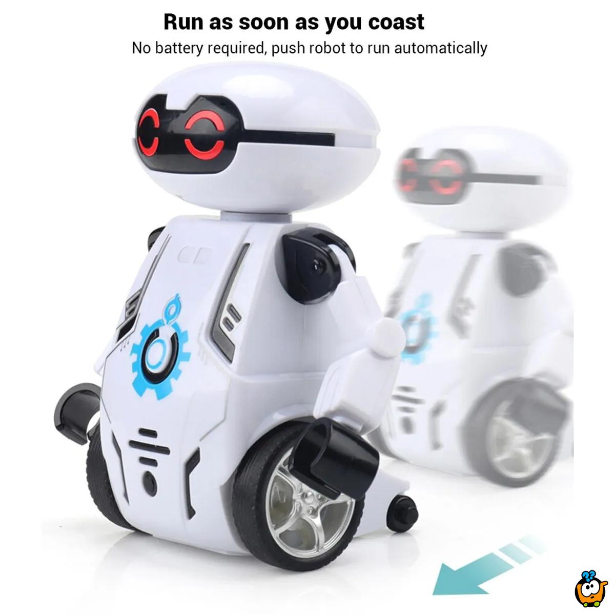 Robot igračka koja se kreće na potez