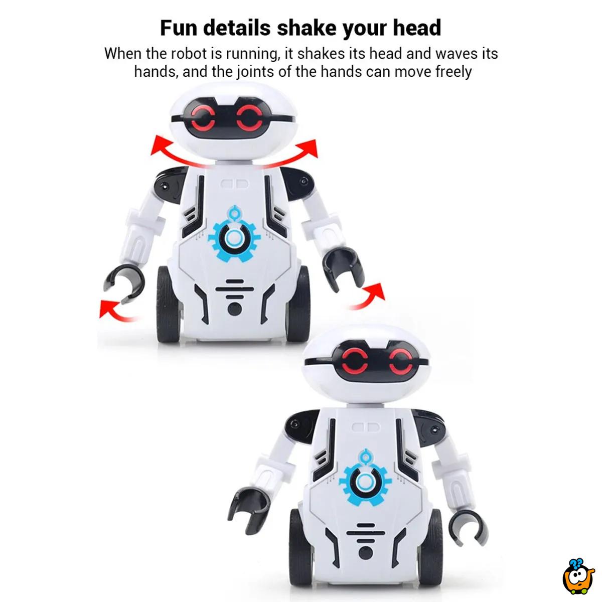Robot igračka koja se kreće na potez