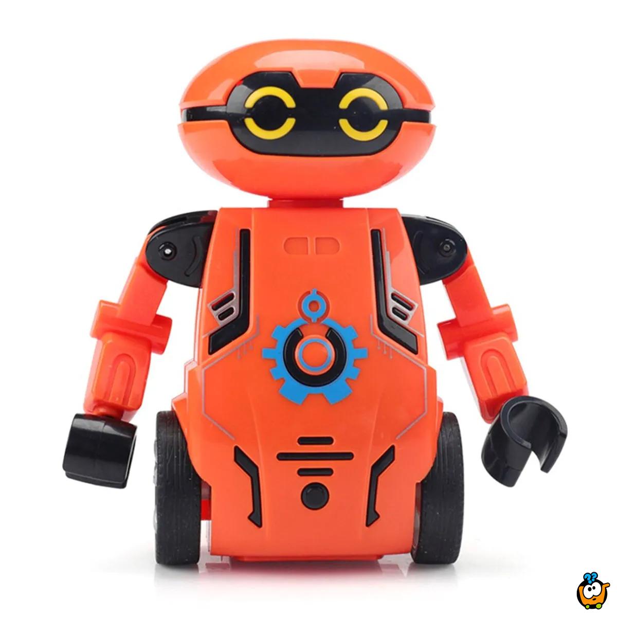 Robot igračka koja se kreće na potez