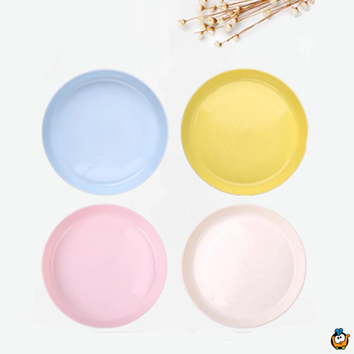 Plastični tanjir u pastelnim bojama